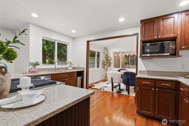 21633 NE 29th St, Sammamish, WA 98074