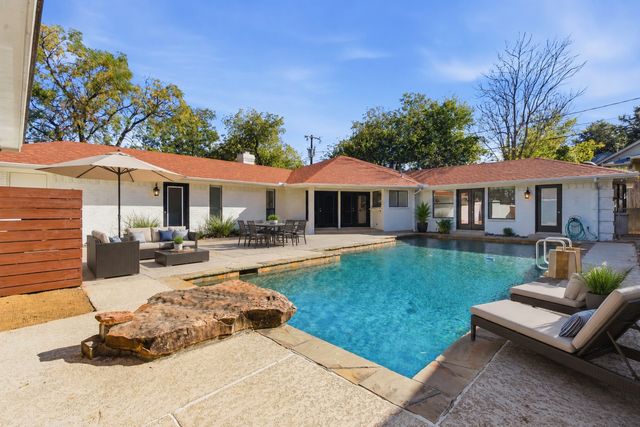 2201 Mistletoe Boulevard, Fort Worth, TX 76110