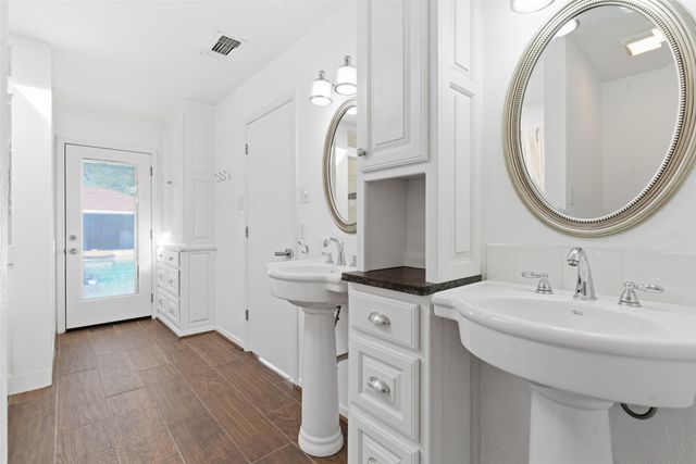 2201 Mistletoe Boulevard, Fort Worth, TX 76110
