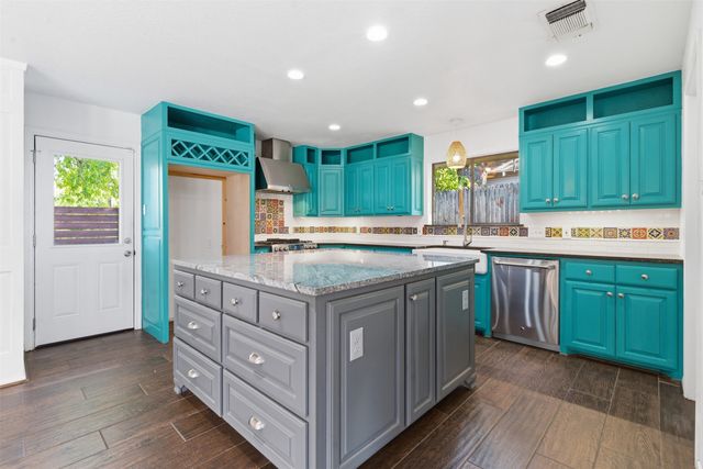 2201 Mistletoe Boulevard, Fort Worth, TX 76110
