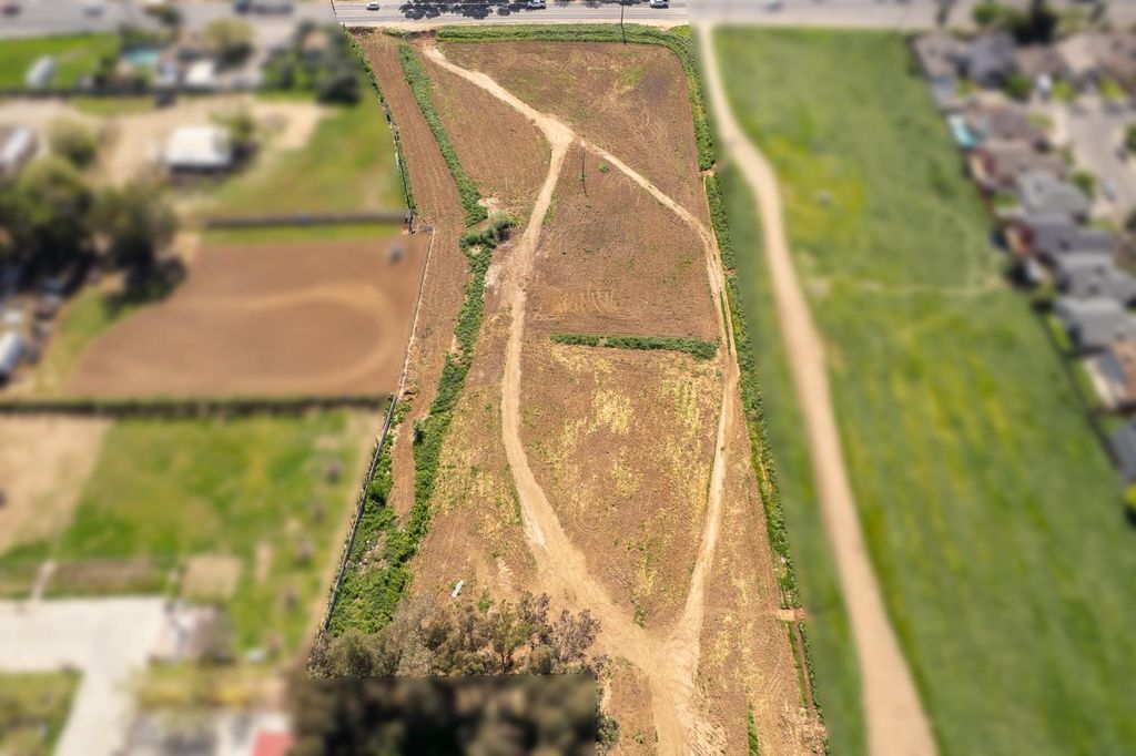 Image 10 of property listing at 0 Clinton Avenue, Fresno, CA 93722