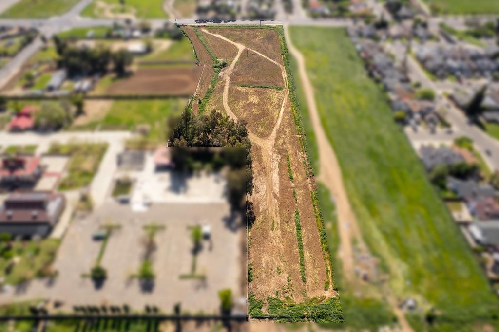 Image 11 of property listing at 0 Clinton Avenue, Fresno, CA 93722