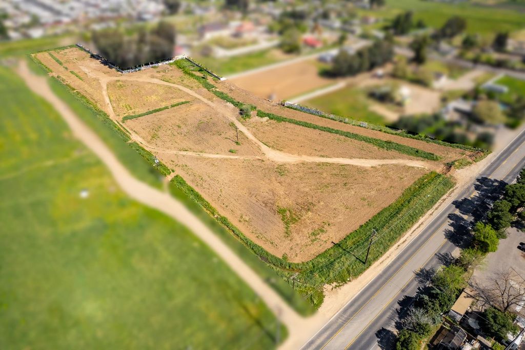 Image 3 of property listing at 0 Clinton Avenue, Fresno, CA 93722