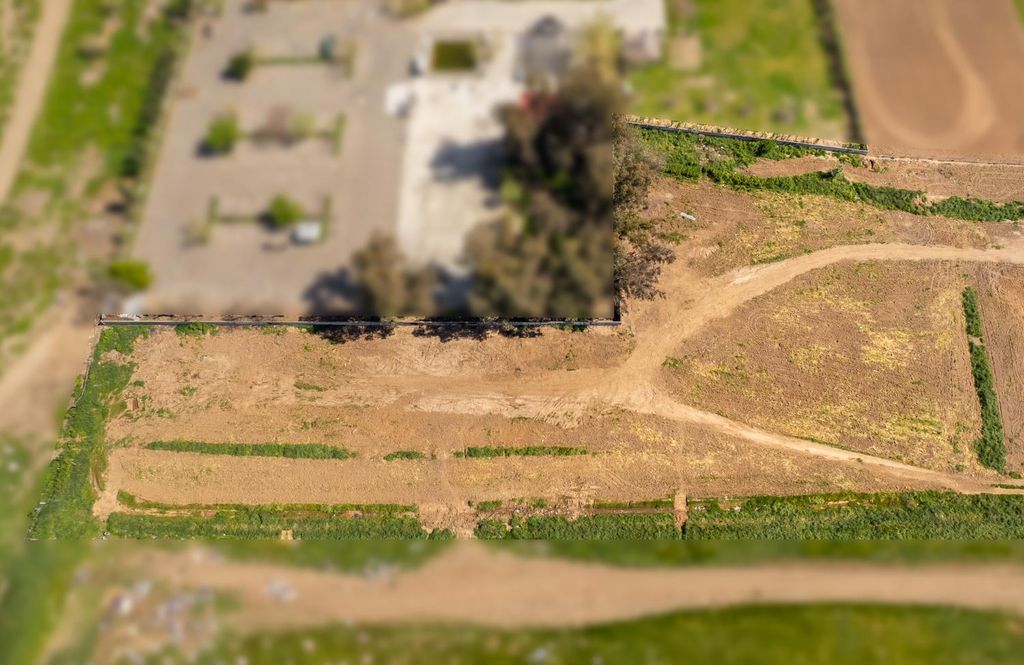 Image 7 of property listing at 0 Clinton Avenue, Fresno, CA 93722