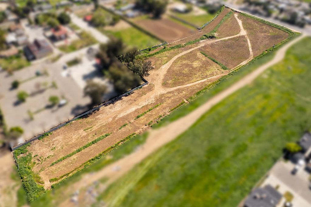 Image 9 of property listing at 0 Clinton Avenue, Fresno, CA 93722
