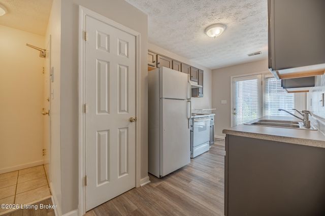 1110 Neon Way, Louisville, KY 40204