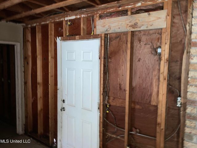 950 Woodville Drive, Jackson, MS 39212