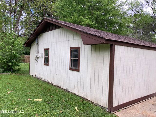 950 Woodville Drive, Jackson, MS 39212
