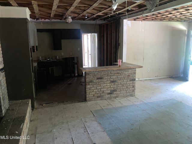 950 Woodville Drive, Jackson, MS 39212