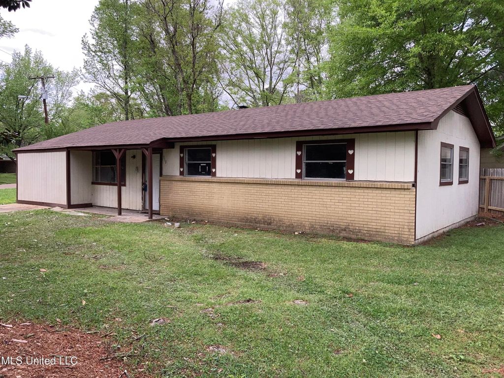 950 Woodville Drive, Jackson, MS 39212