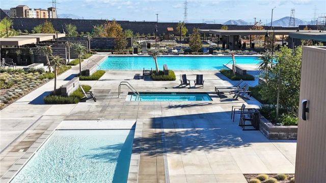15946 Caterpillar, Fontana, CA 92336