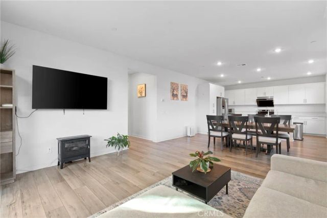 15946 Caterpillar, Fontana, CA 92336