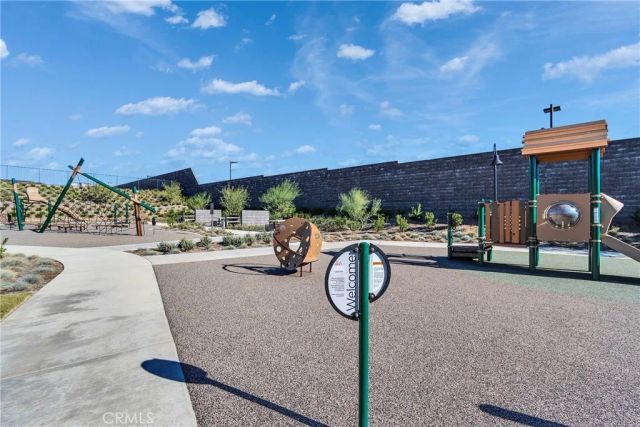 15946 Caterpillar, Fontana, CA 92336