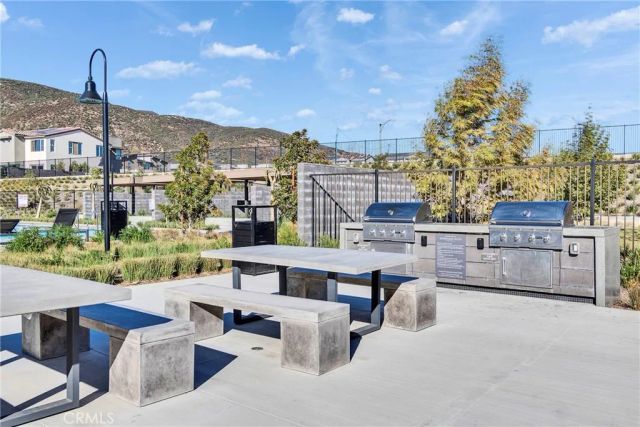 15946 Caterpillar, Fontana, CA 92336