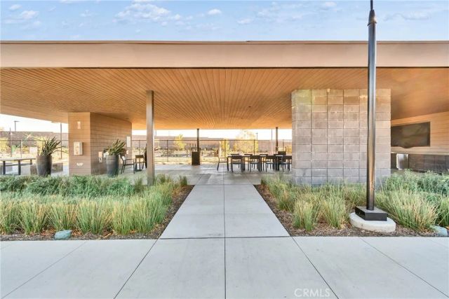15946 Caterpillar, Fontana, CA 92336