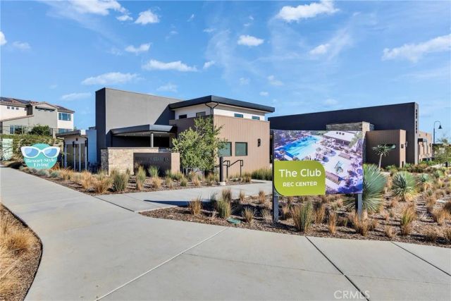 15946 Caterpillar, Fontana, CA 92336