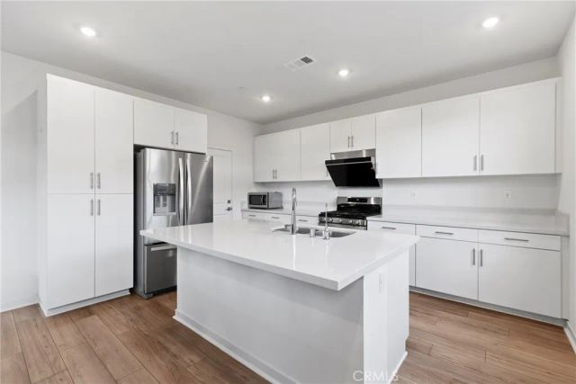 15946 Caterpillar, Fontana, CA 92336