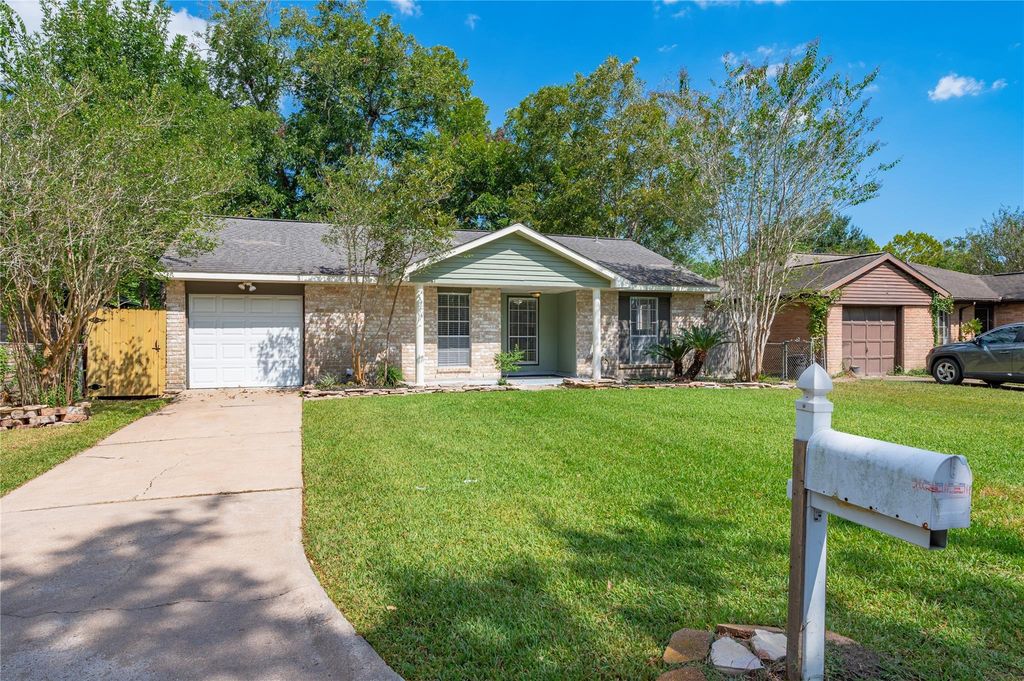 501 Bellmar Lane, Friendswood, TX 77546
