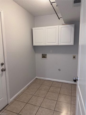 3024 Red Maple LN, Virginia Beach, VA 23452
