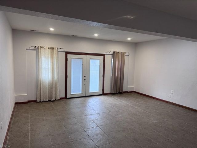 3024 Red Maple LN, Virginia Beach, VA 23452