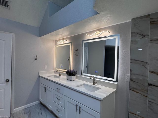 3024 Red Maple LN, Virginia Beach, VA 23452