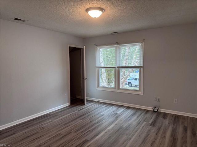 3024 Red Maple LN, Virginia Beach, VA 23452