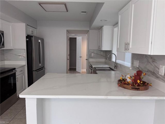 3024 Red Maple LN, Virginia Beach, VA 23452