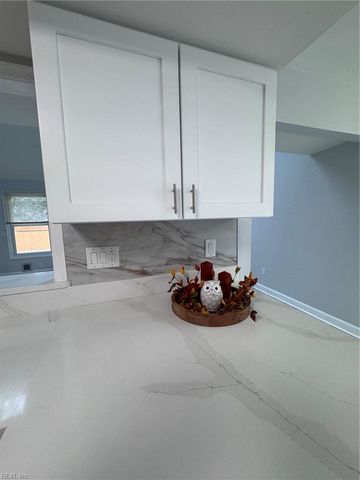 3024 Red Maple LN, Virginia Beach, VA 23452