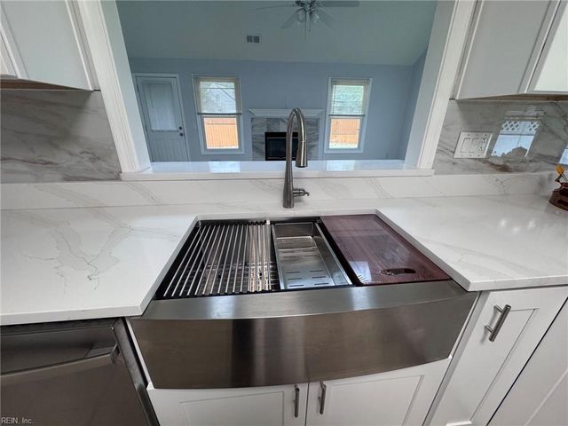 3024 Red Maple LN, Virginia Beach, VA 23452