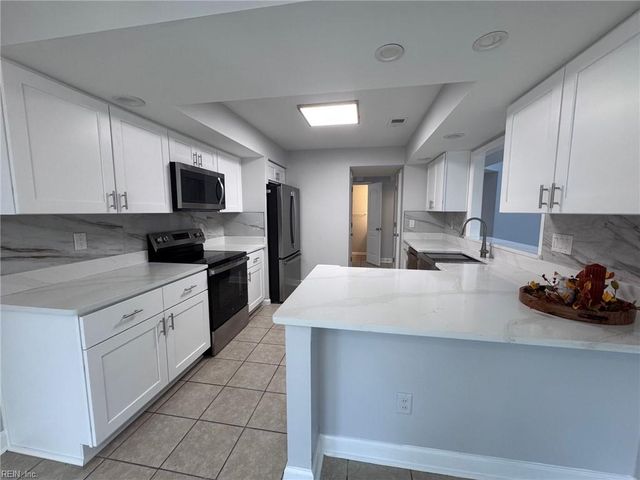 3024 Red Maple LN, Virginia Beach, VA 23452