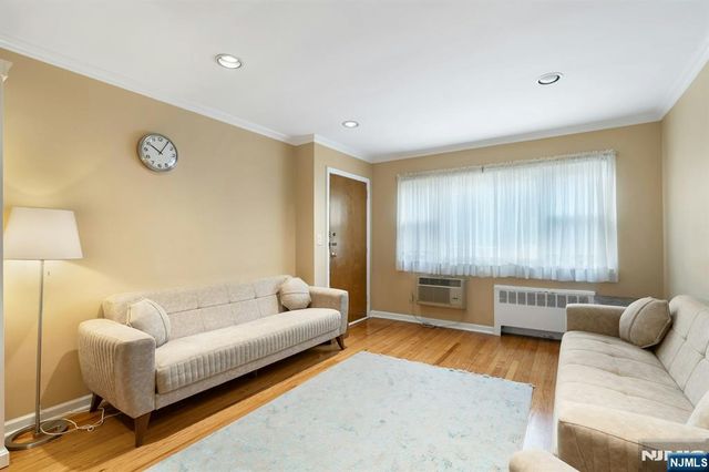 201 Oakdene Place D1, Cliffside Park, NJ 07010