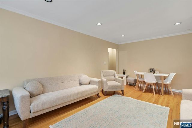 201 Oakdene Place D1, Cliffside Park, NJ 07010