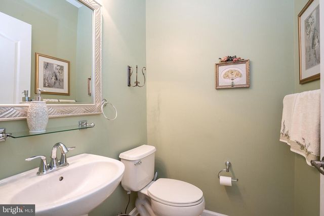 2 DIAMOND SPRING DR, Monroe Twp, NJ 08831