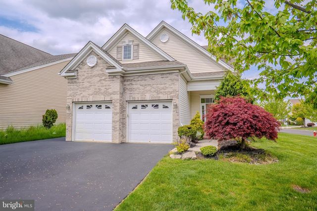 2 DIAMOND SPRING DR, Monroe Twp, NJ 08831