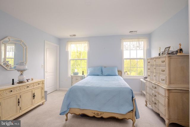 2 DIAMOND SPRING DR, Monroe Twp, NJ 08831