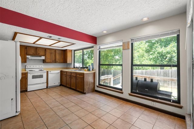 102 Chaparral ST, San Marcos, TX 78666