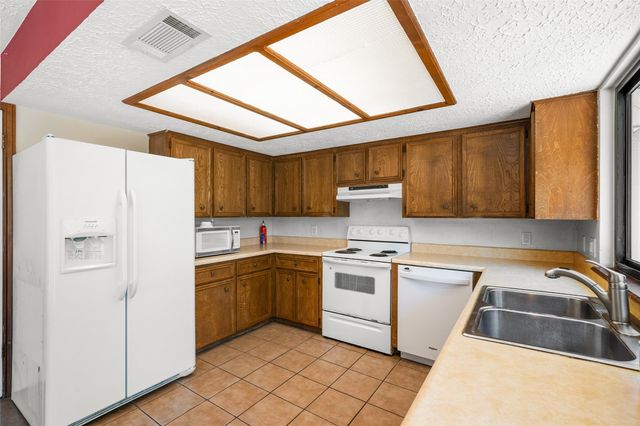 102 Chaparral ST, San Marcos, TX 78666
