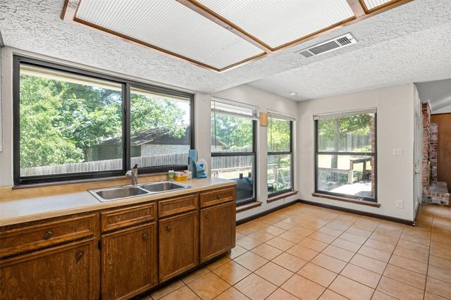 102 Chaparral ST, San Marcos, TX 78666