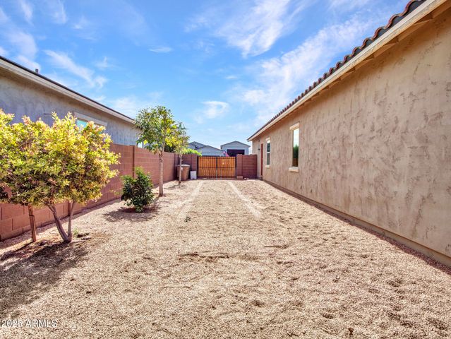 17966 W HIGHLAND Avenue, Goodyear, AZ 85395