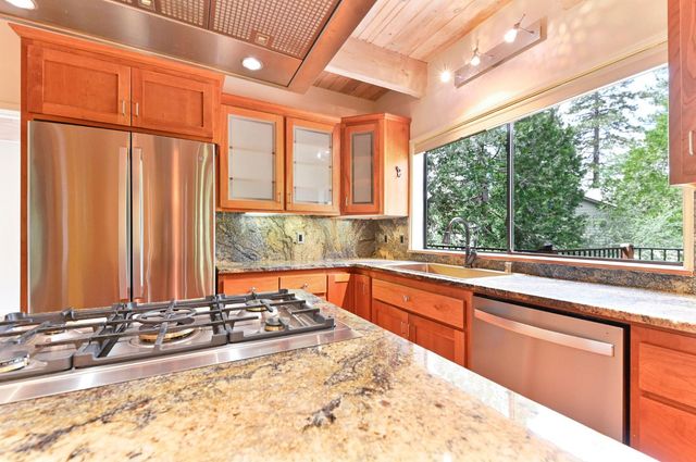 472 Redbud Ct, Murphys, CA 95247