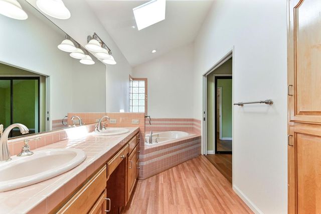 472 Redbud Ct, Murphys, CA 95247