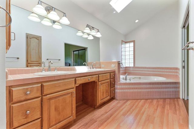 472 Redbud Ct, Murphys, CA 95247