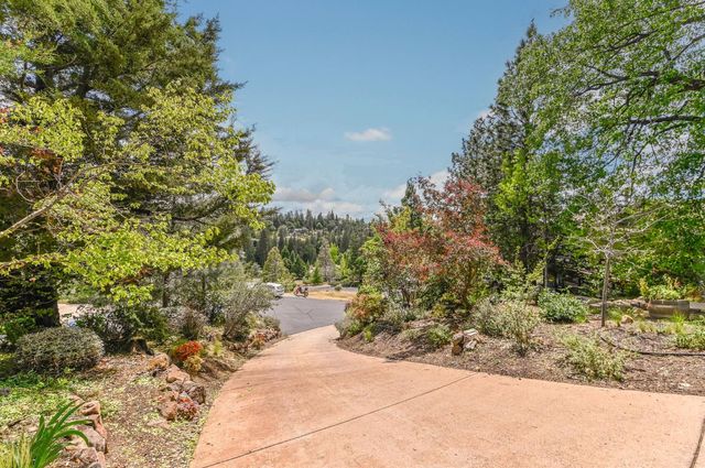 472 Redbud Ct, Murphys, CA 95247