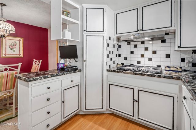 19427 Oak Crossing Road, Santa Clarita, CA 91321