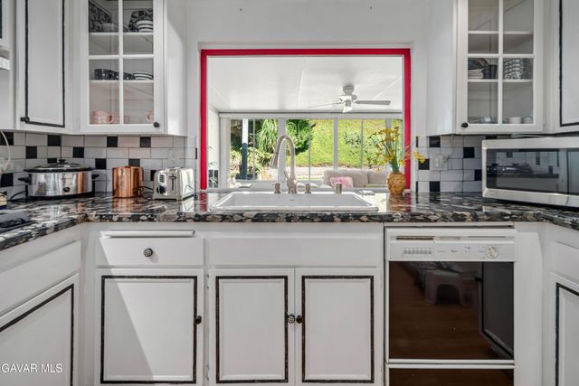 19427 Oak Crossing Road, Santa Clarita, CA 91321