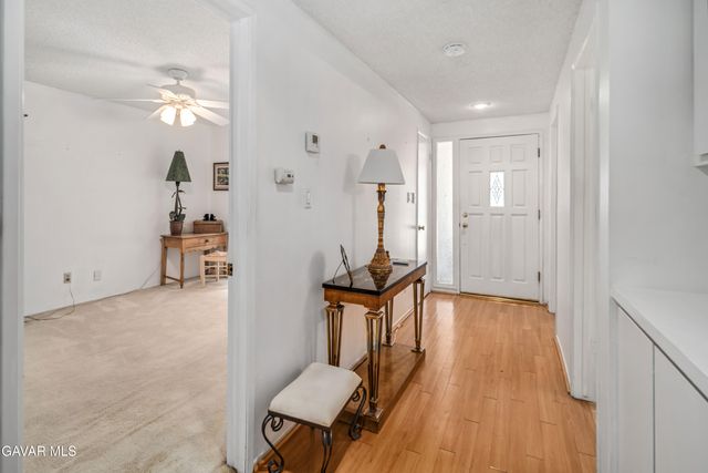 19427 Oak Crossing Road, Santa Clarita, CA 91321