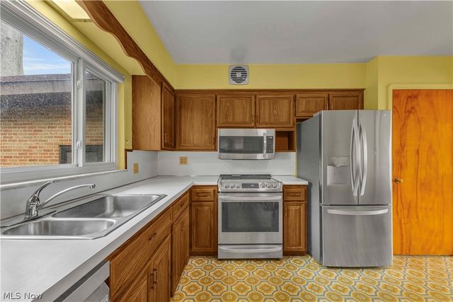 23290 Hilliard Boulevard, Westlake, OH 44145