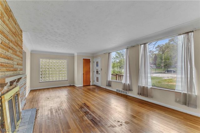 23290 Hilliard Boulevard, Westlake, OH 44145