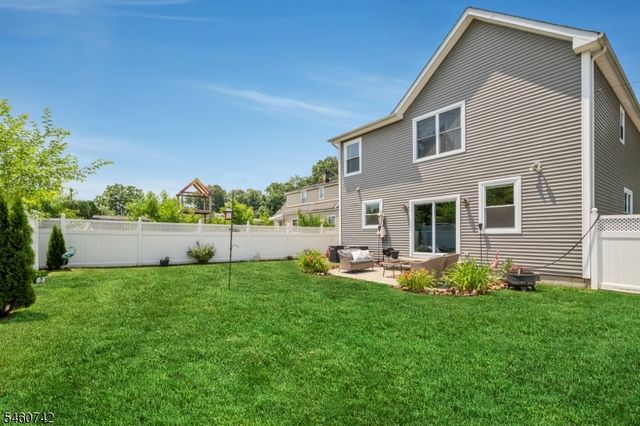 75 Bowlby St, Dover Town, NJ 07801