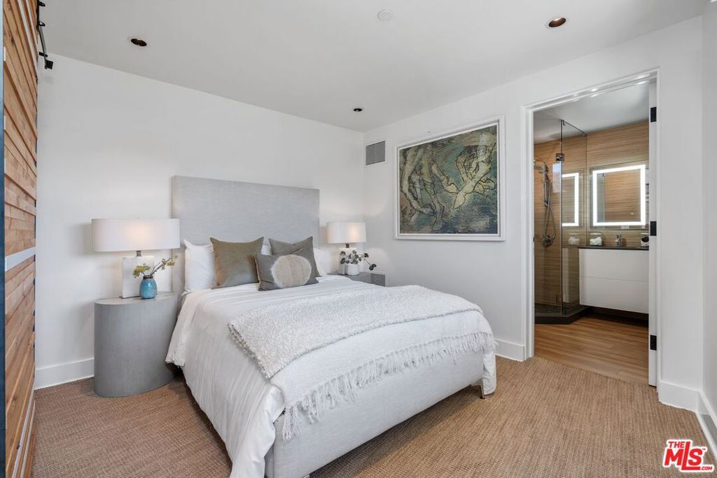 Image 17 of property listing at 1535 Umeo Road, Los Angeles, CA 90272